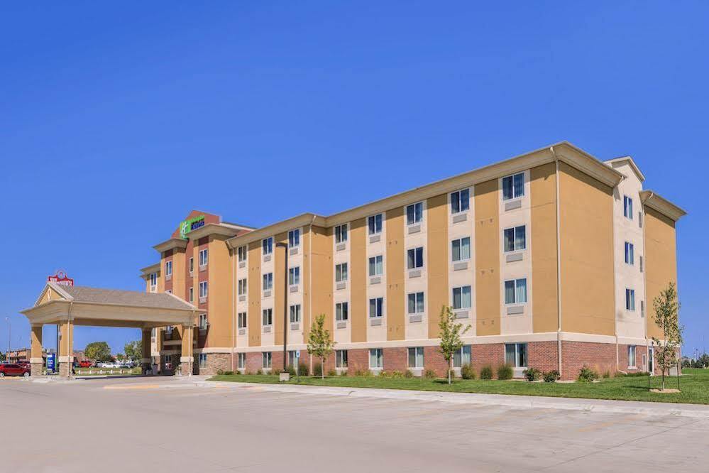 Holiday Inn Express Hotel & Suites York By Ihg Exterior foto